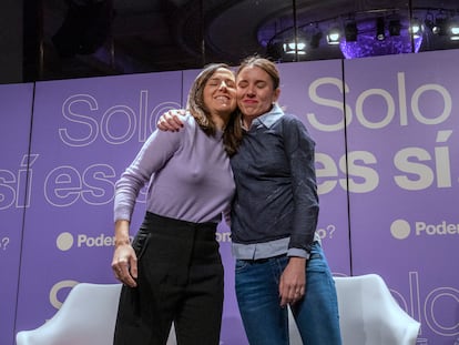 Ione Belarra (izquierda) e Irene Montero, el domingo en un acto de apoyo a la 'ley del solo sí es sí', en Madrid.