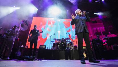 Tom Jones en un momento de su actuación en el festival Jardins de Pedralbes.