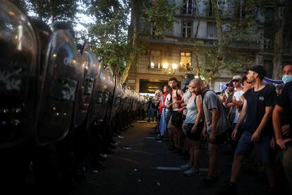Protesters clash with police while the law is debated, on January 31 in Buenos Aires.