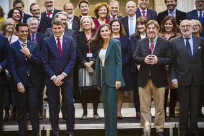 La reina Letizia inauguró este lunes en Granada la reunión anual de directores del Instituto Cervantes, que congregará hasta el próximo 21 de diciembre a más de 70 directivos de la institución en todo el mundo.