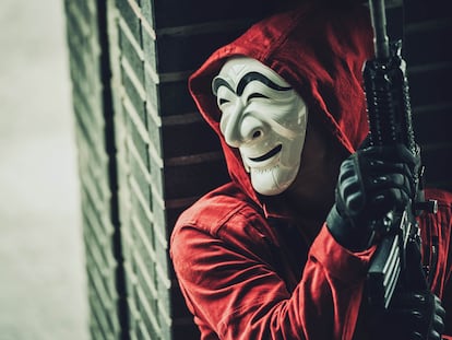 La máscara de los atracadores de 'La casa de papel: Corea', en una imagen del primer episodio de la serie.