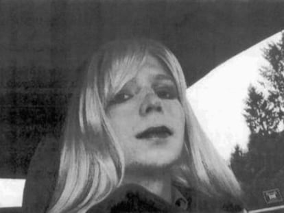 Após sete anos na prisão, a ícone transexual Chelsea Manning, ex-analista militar dos EUA, foi solta por um indulto dado pelo ex-presidente Barack Obama nos últimos dias de seu mandato