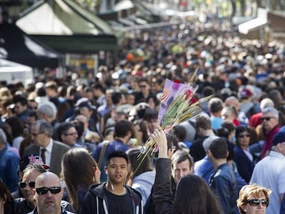 Tothom pendent dels temps per Sant Jordi.