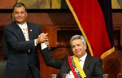 Rafael Correa (izquierda) con Lenín Moreno, en un momento de la toma de posesión.
