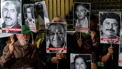 Protesta con carteles y fotografías de periodistas asesinados en el país, en Ciudad de México, el 10 de julio del 2023.