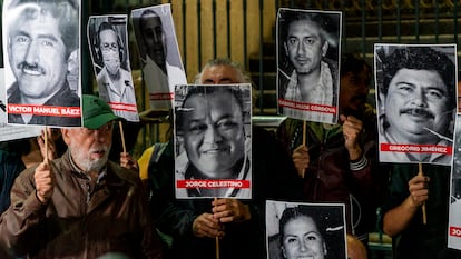 Protesta con carteles y fotografías de periodistas asesinados en el país, en Ciudad de México, el 10 de julio del 2023.
