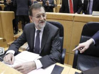 El presidente del Gobierno, Mariano Rajoy, acudirá esta tarde a una nueva sesión de control en el Senado, en la que deberá contestar al PSOE cómo van a notar los ciudadanos la recuperación económica y a CiU sobre la "respuesta" que dan los presupuestos y "la ley Wert" a la sociedad catalana.EFE/Archivo
