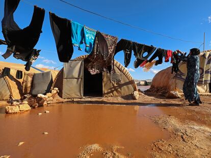 Ropa tendida en un campo de refugiados en Idlib (Siria), en diciembre del año pasado.