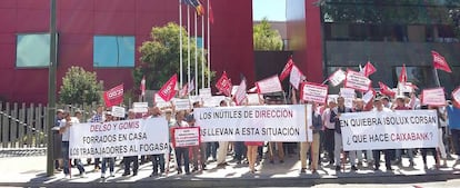 Trabajadores afectados por la quiebra de su empresa.