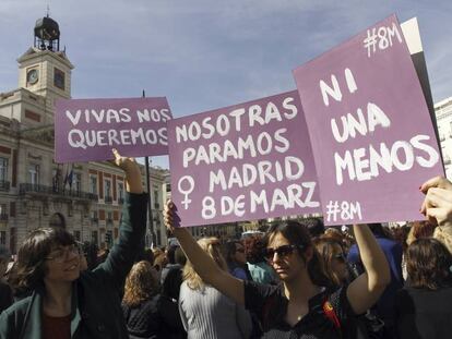 Manifestaci&oacute;n en la madrile&ntilde;a Puerta del Sol el 8 de marzo. Un grupo de mujeres concluy&oacute; ese d&iacute;a su huelga de habre para denunciar la violencia machista.