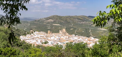 Vista del pueblo de Zuheros, en el parque natural de las Sierras Subbéticas (Córdoba).