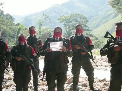 Miembros de las guerrilla del Ejército de Liberación Nacional, ELN, anuncia en video un cese al fuego desde las 6.00 horas del sábado 24 de diciembre hasta la misma hora del lunes 2 de enero de 2023.