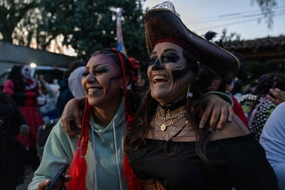 SOLO SE PUEDE USAR PARA EL TEMA DE AMÉRICA FUTURA DE LA MUERTEADA FEMENIL.