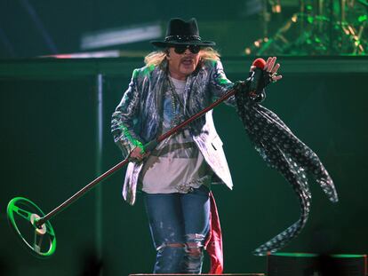 Un momento del concierto de Guns N' Roses, ayer, en Madrid.