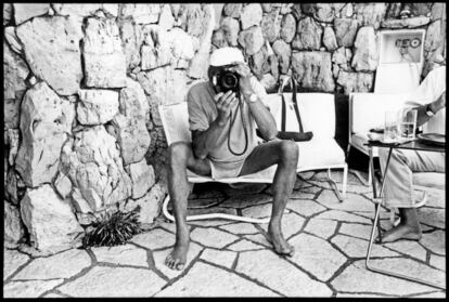 Helmut Newton, na Villa Dorane, a residência de Pigozzi em Cap d'Antibes, em 1993.