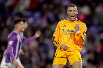 Kylian Mbappé celebra el tercer gol ante el Valladolid.