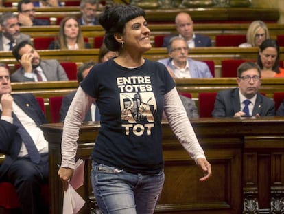 La diputada de la CUP Anna Gabriel abans d'intervenir al Parlament.