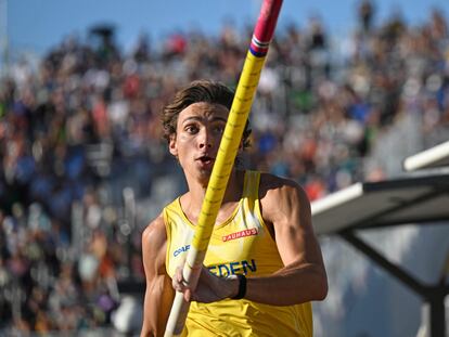 El sueco Armand Duplantis, durante las eliminatorias del Mundial de Atletismo de Oregón.