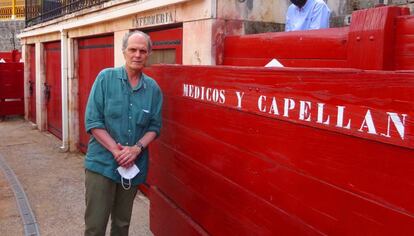 Enrique Crespo, en el callejón de la plaza de toros de Aranjuez.