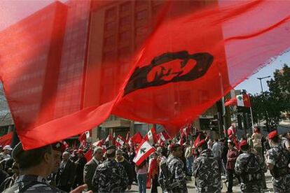 Soldados libaneses vigilan una manifestación contra la injerencia en Líbano ante la sede de la ONU en Beirut.