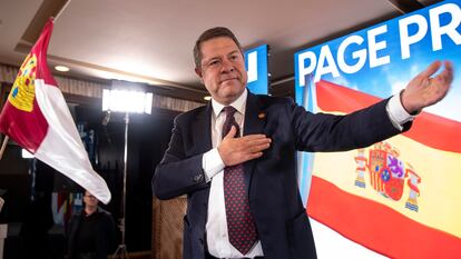 Emiliano García-Page celebra los resultados obtenidos en las elecciones autonómicas, este domingo en Toledo.