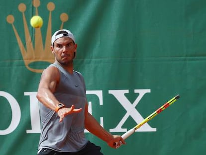 Nadal, ayer durante su entrenamiento en Montecarlo.