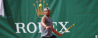 Nadal, ayer durante su entrenamiento en Montecarlo.