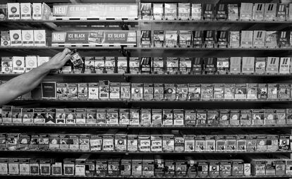 Paquetes de cigarrillos en un quiosco en Hamburgo. 