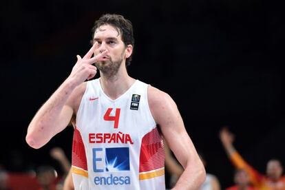 Gasol celebra una canasta ante Polonia