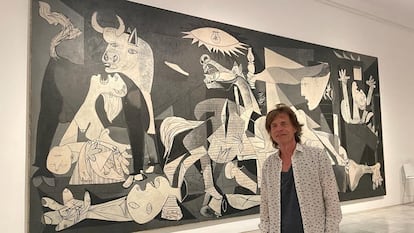 Mick Jagger, fotografiado frente al 'Guernica', en una visita a Madrid en 2022.
