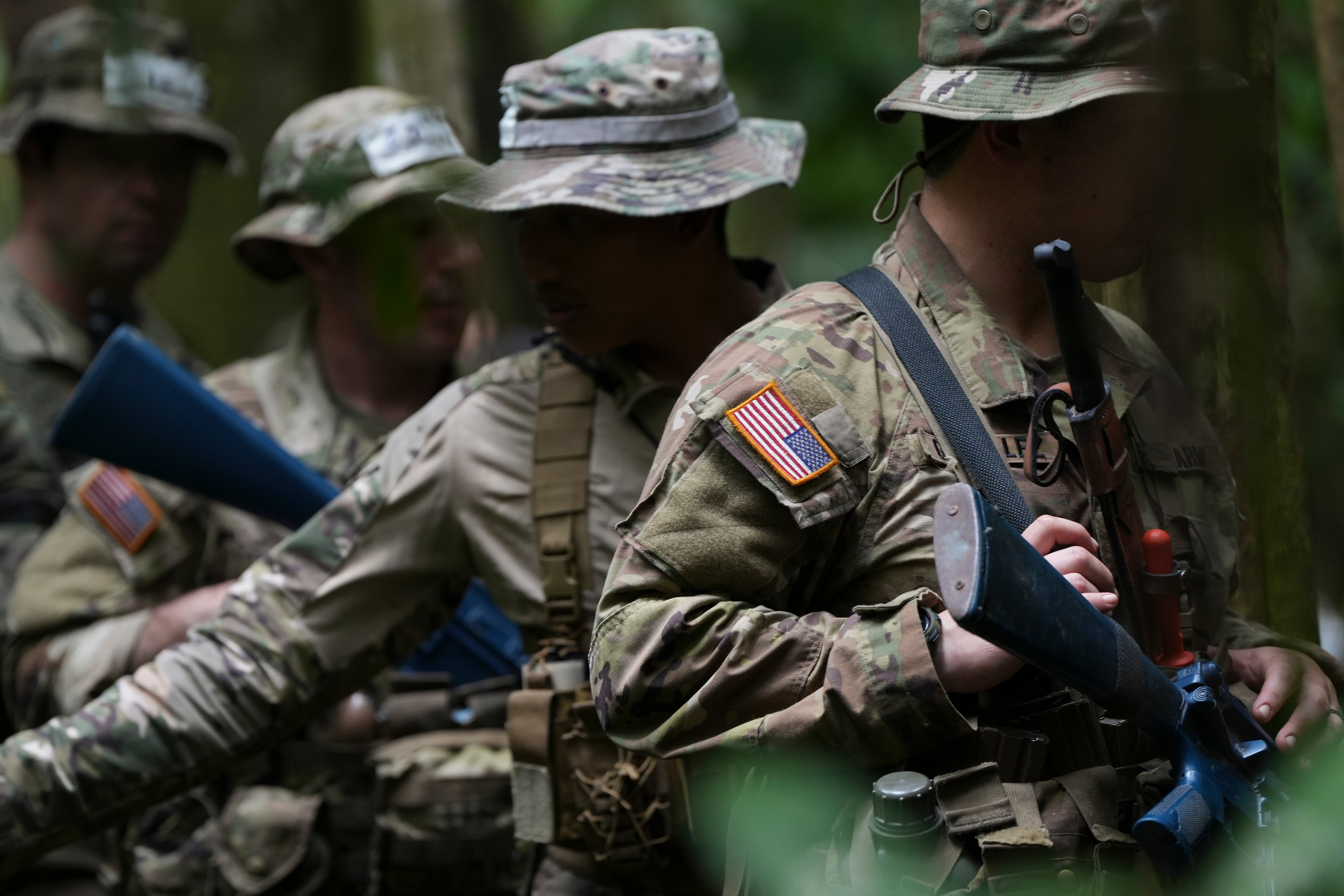 Soldados estadounidenses participan de entrenamiento conjunto enfocado en supervivencia en  Panamá, el 6 de febrero.
