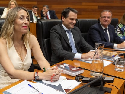 La presidenta del PP de Extremadura, María Guardiola, durante la constitución de la Asamblea de Extremadura, este martes en Mérida (Badajoz).