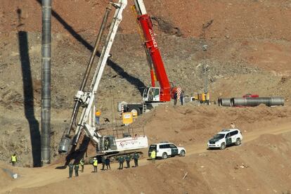 Labores de encamisamiento del pozo vertical construido y paralelo al que cayó Jule, el 22 de enero de 2018.