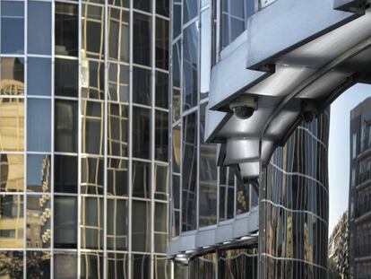 Fachada de aluminio y vidrio de Torres Trade, de Coderch.