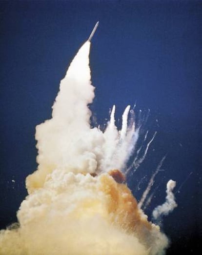 Solo habían pasado 73 segundos desde su lanzamiento cuando el 28 de enero de 1986 el transbordador espacial Challenger se desintegró en el aire.