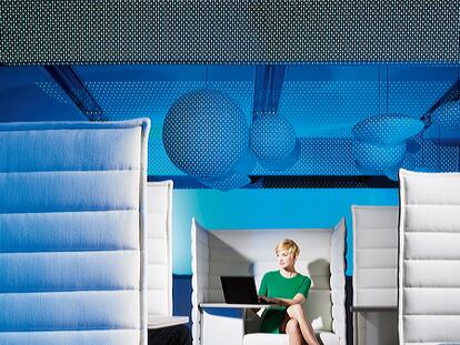 <span >CITIZEN OFFICE DE VITRA CON LOS ASIENTOS ALCOVE DE LOS BOUROULLEC</span>