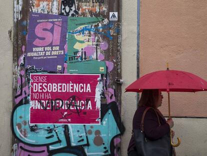 Cartells sobre el referèndum, a Barcelona.