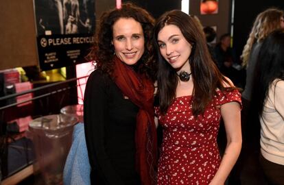 Andie MacDowell y su hija, la actriz y músico Rainey Qualley, en 2015 en el Festival de Sundance.