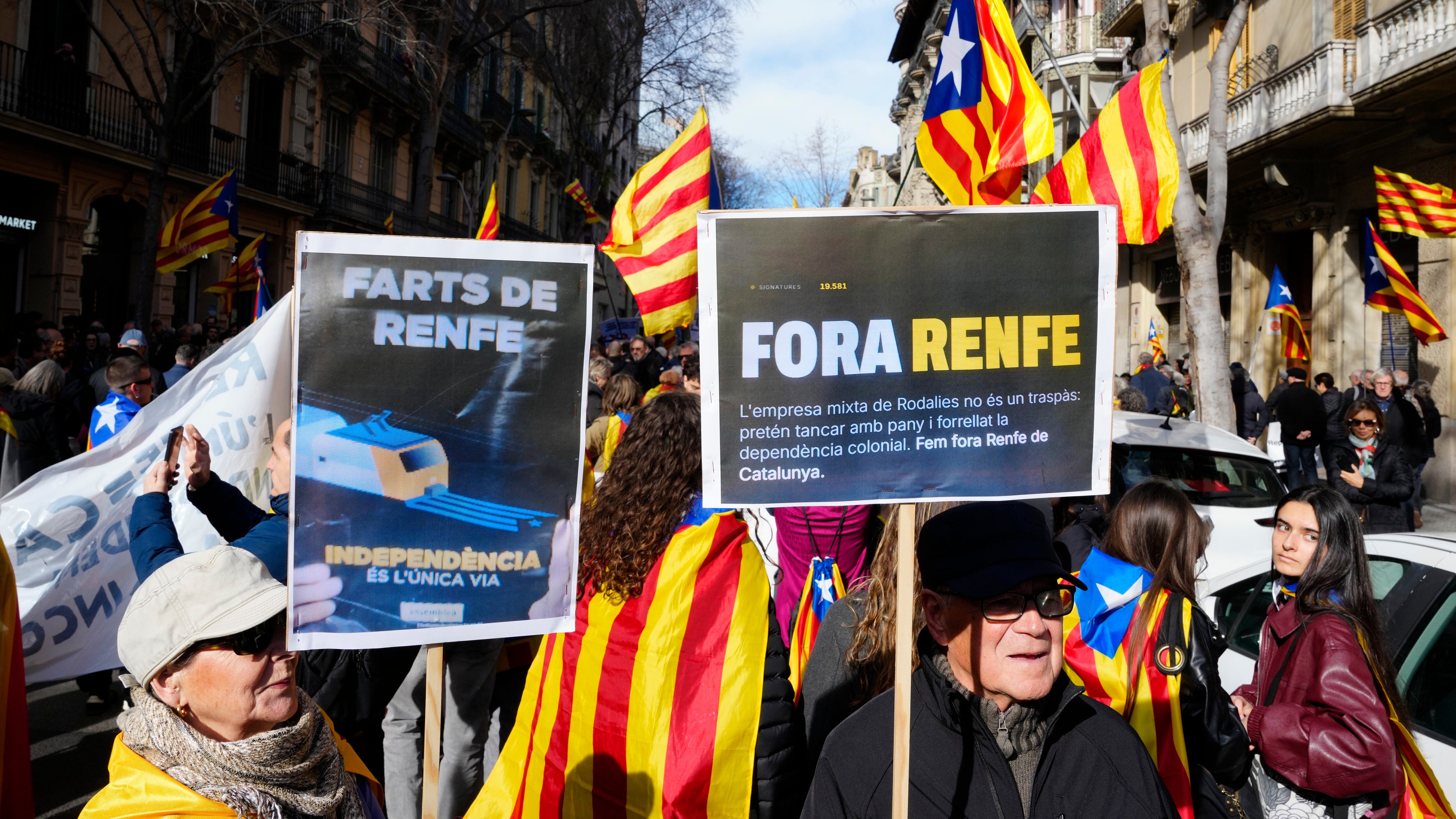 Indipendentismo si mobilita a Barcellona per il caos della Rodalies