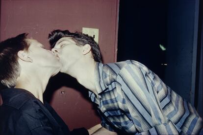 Philippe H. y Suzanne besándose en Euthanasia, Nueva York 1981.