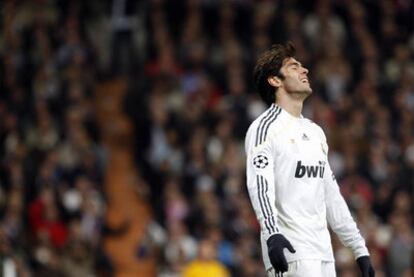 Kaká se lamenta durante el partido contra el Lyon.