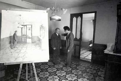El pintor Antonio López, con su tío Antonio López Torres en Tomelloso en 1973.