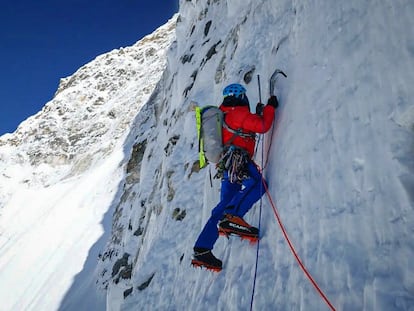 Charles Dubouloz, durante la ascensión de la cara norte del pico Chamlang.