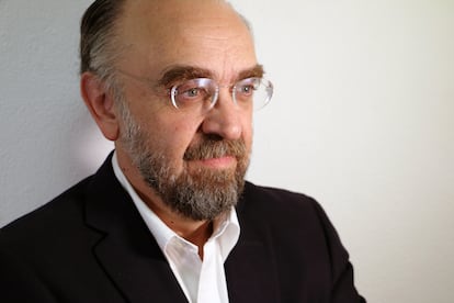 Carlos Magis Rodríguez en su casa en Ciudad de México, mayo de 2020