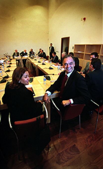 Figueres y  González Pons, ayer, en el pleno de la AVL.