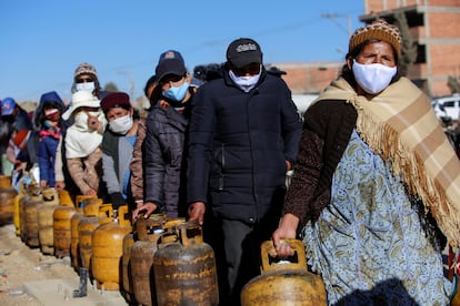 Una fila para comprar gas en la ciudad boliviana de El Alto