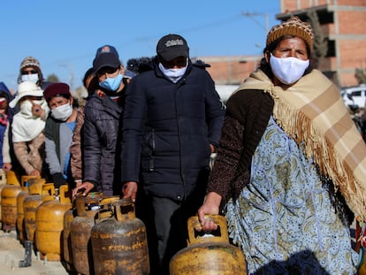 Una fila para comprar gas en la ciudad boliviana de El Alto, en julio de 2020.