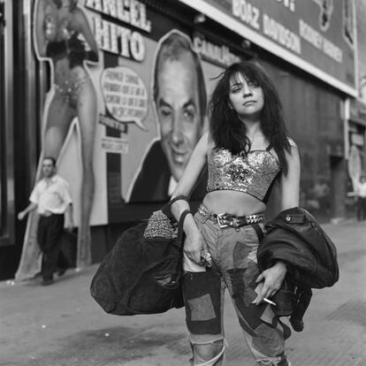 Esta fotografía fue tomada en 1988. Muchos califican a Alberto García-Alix como "fotógrafo de la Movida" madrileña.