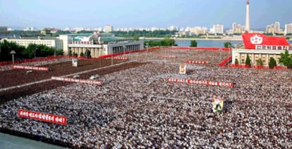 Protesta contra EE UU celebrada ayer en la plaza Kim Il-sung de Pyongyang, en una imagen distribuida por la agencia estatal norcoreana KCNA.