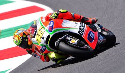 Rossi rueda en el circuito de Mugello.